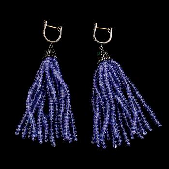 ÖRHÄNGEN, silver och guld, smaragder tot ca 0.35 ct, , diamanter tot ca 0.85 ct och tanzaniter.