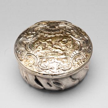 147. A Swedish 18th century parcel-gilt silver snuff-box, unidentified makers mark.