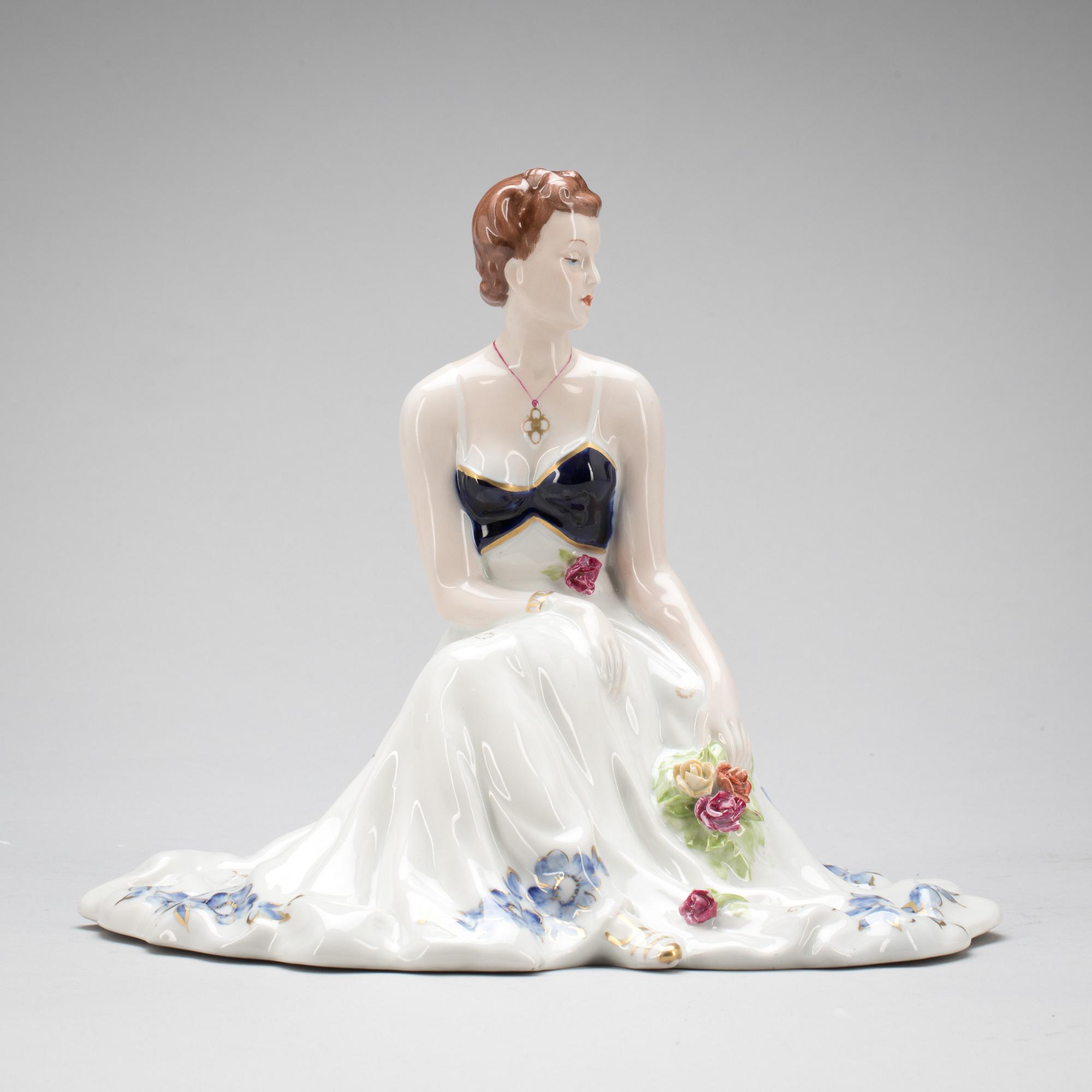 FIGURIN, porslin, Royal Dux, omkring 1900-talets andra kvartal.