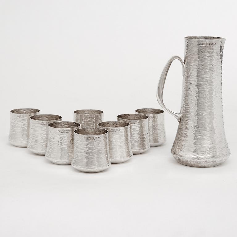 TAPIO WIRKKALA, kanna med 8 st bägare, sterling silver, Kultakeskus, Tavastehus 1972 (kanna), 1978.