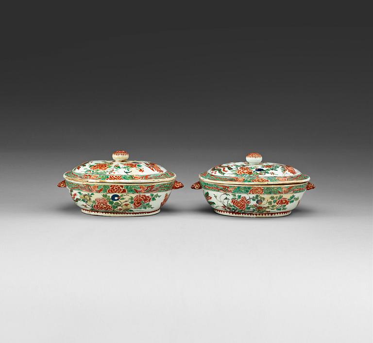 A pair of famille verte tureens with covers, Qing dynasty, Kangxi (1662-1722).