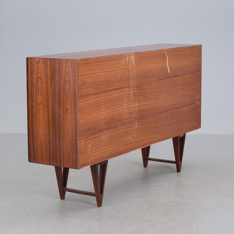 SIDEBOARD, Danmark, 1900-talets andra hälft. Citesintyg medföljer.