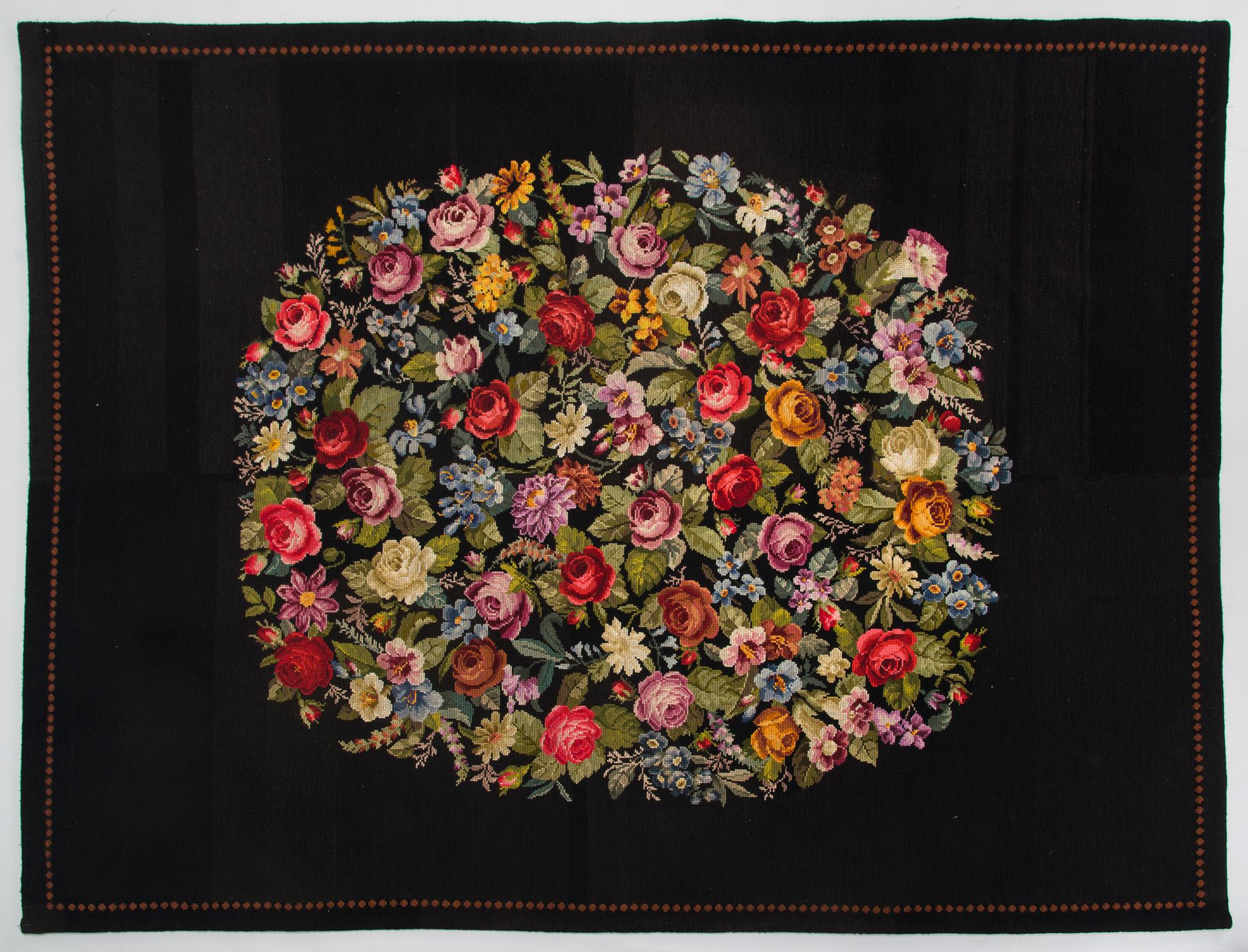 A wall textile from around 1900, size 199 x 259 cm.