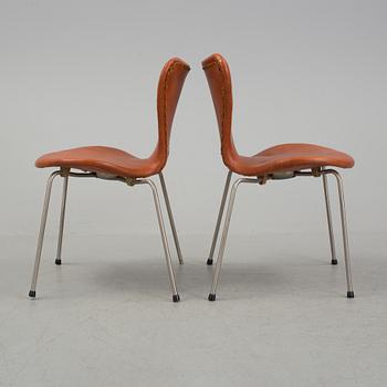 ARNE JACOBSEN, stolar, ett par, "Sjuan", Fritz Hansen.