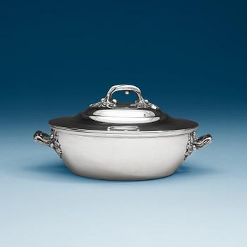 758. A W.A. Bolin lidded silver dish, Stockholm 1947.