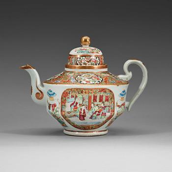 273. A large Canton famille rose tea pot with cover, Qing dynasty, 19th Century.