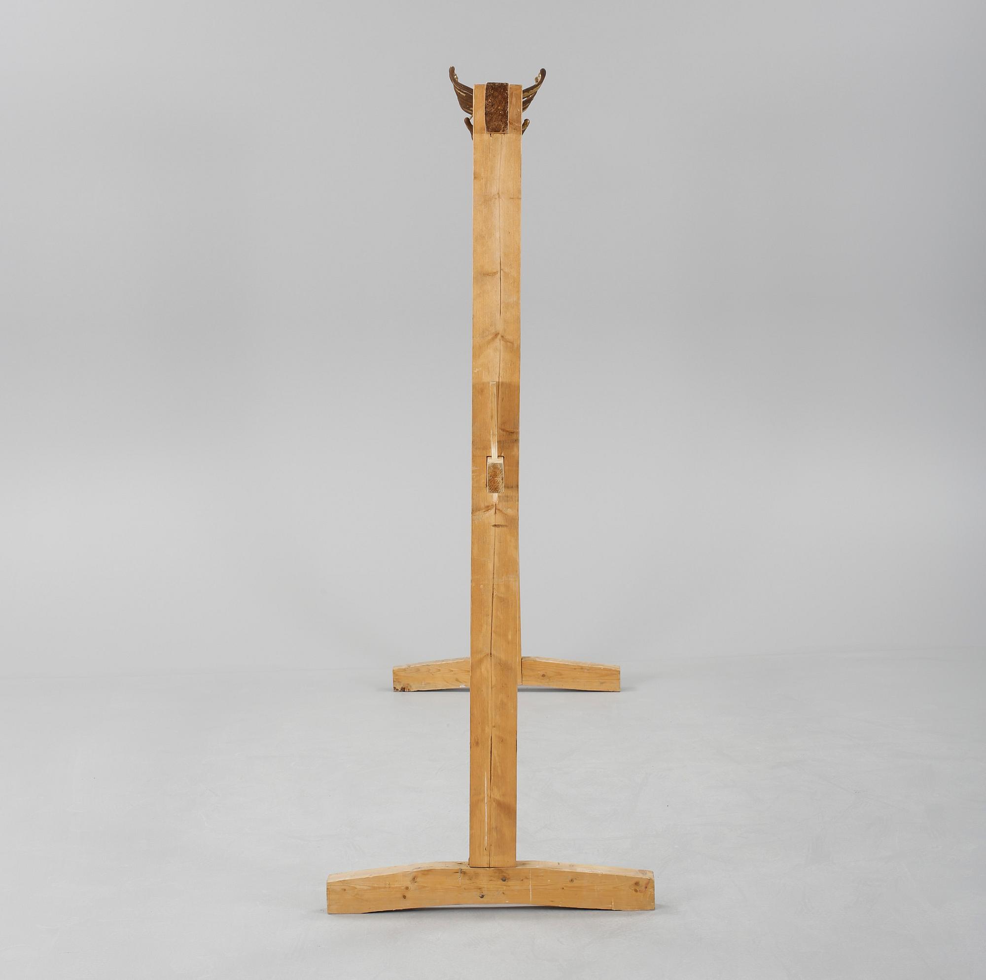 KLÄDHÄNGARE, allmoge, omkring år 1900.