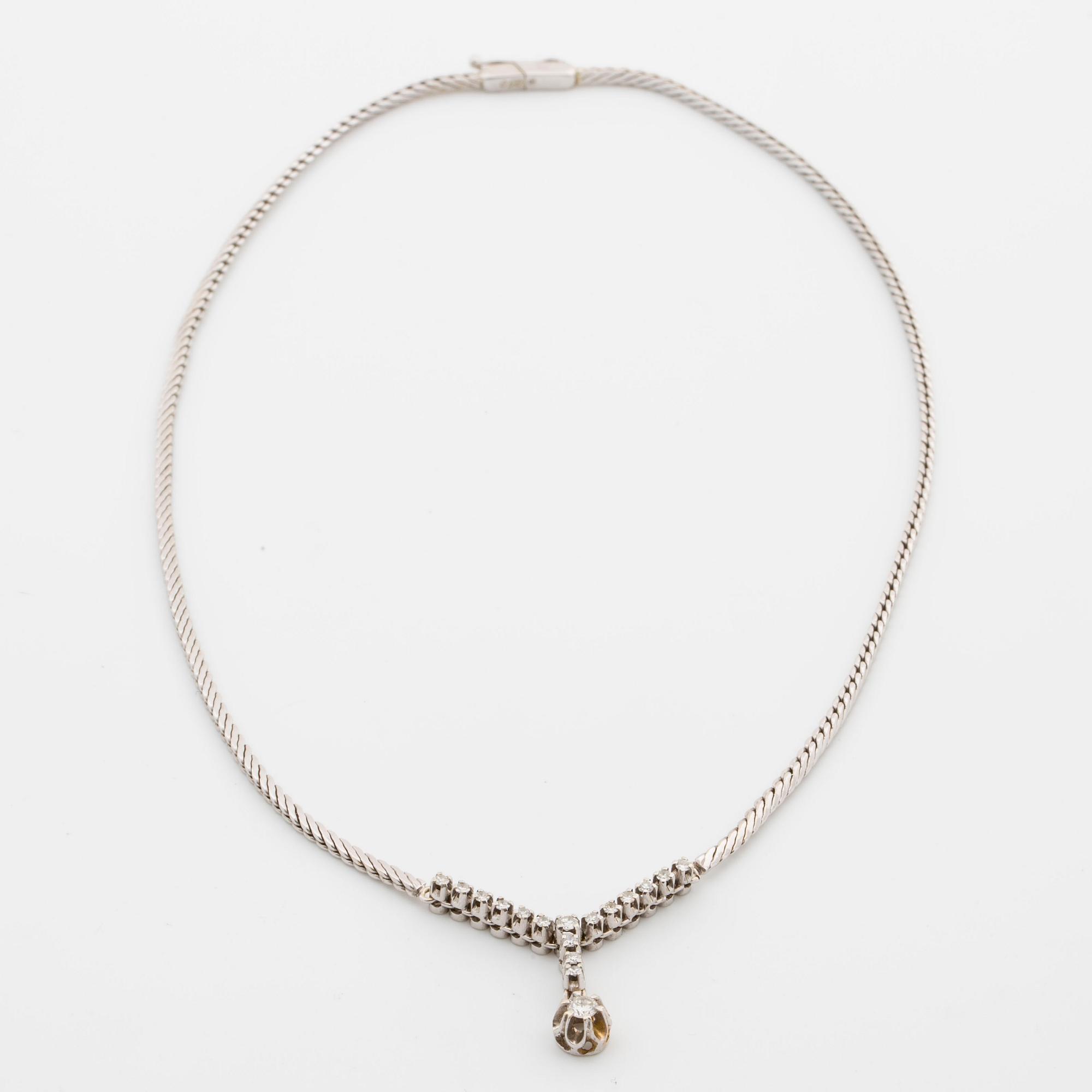 COLLIER v18K vitguld med briljanter totalt 0.50 ct enligt gravyr.
