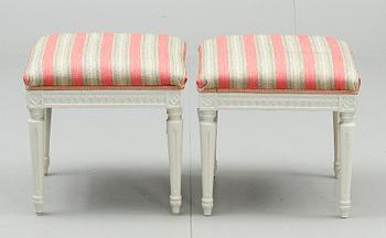 TABURETTER, ett par. Gustaviansk stil, 1800/1900-tal.