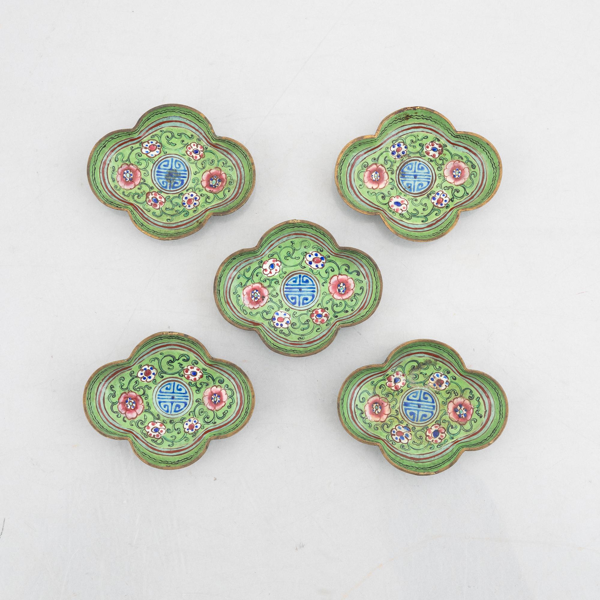 A set of five Chinese enamelled metal dishes, late Qing dynasty / around 1900.