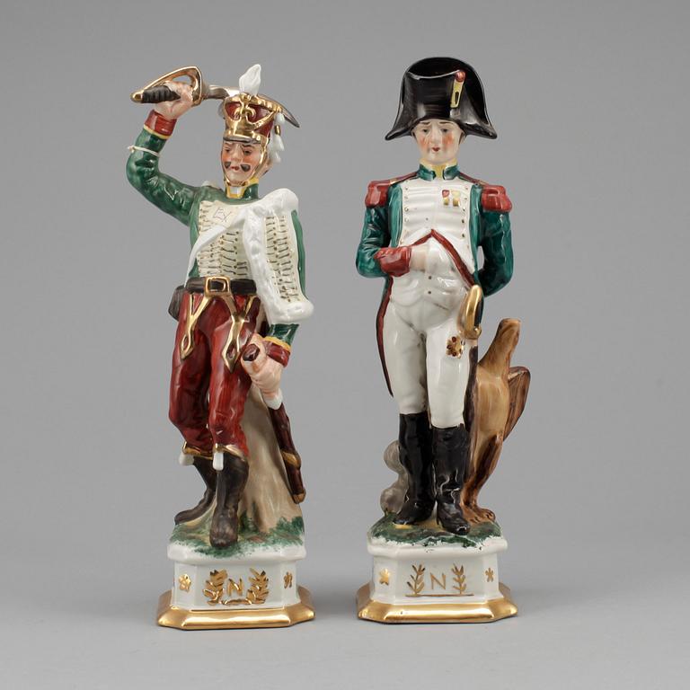 FIGURINER, ett par, porslin, 1900-talets första hälft.