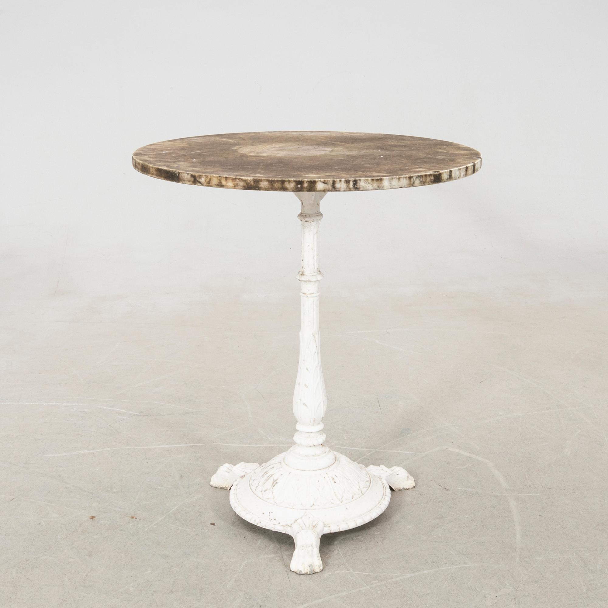 Cafébord Grythyttan samt trädgårdskarmstolar ett par 1900-tal.