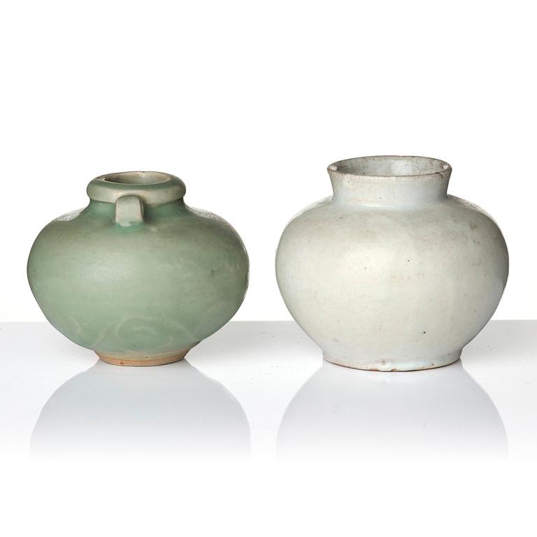 A group lot of ceramics for the Southeast Asian market, 14/16th century. (7 pieces).