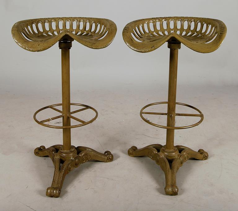 BARSTOLAR, 1 par, gjutjärn, 1900-talets andra hälft.