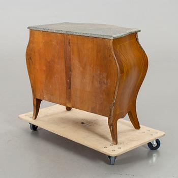 A ROCOCO STYLE CHEST OF DRAWERS.