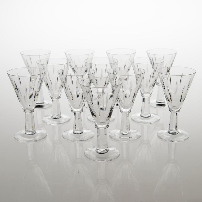 SAARA HOPEA 71-piece Inari crystal stemware set for Nuutajärvi. Designed in 1953.