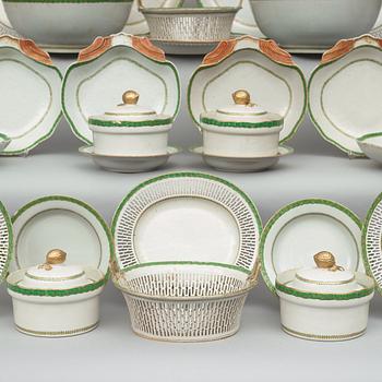 A Chinese Export dessert service, Qing dynasty, Jiaqing (1796-1820). (37 pieces).