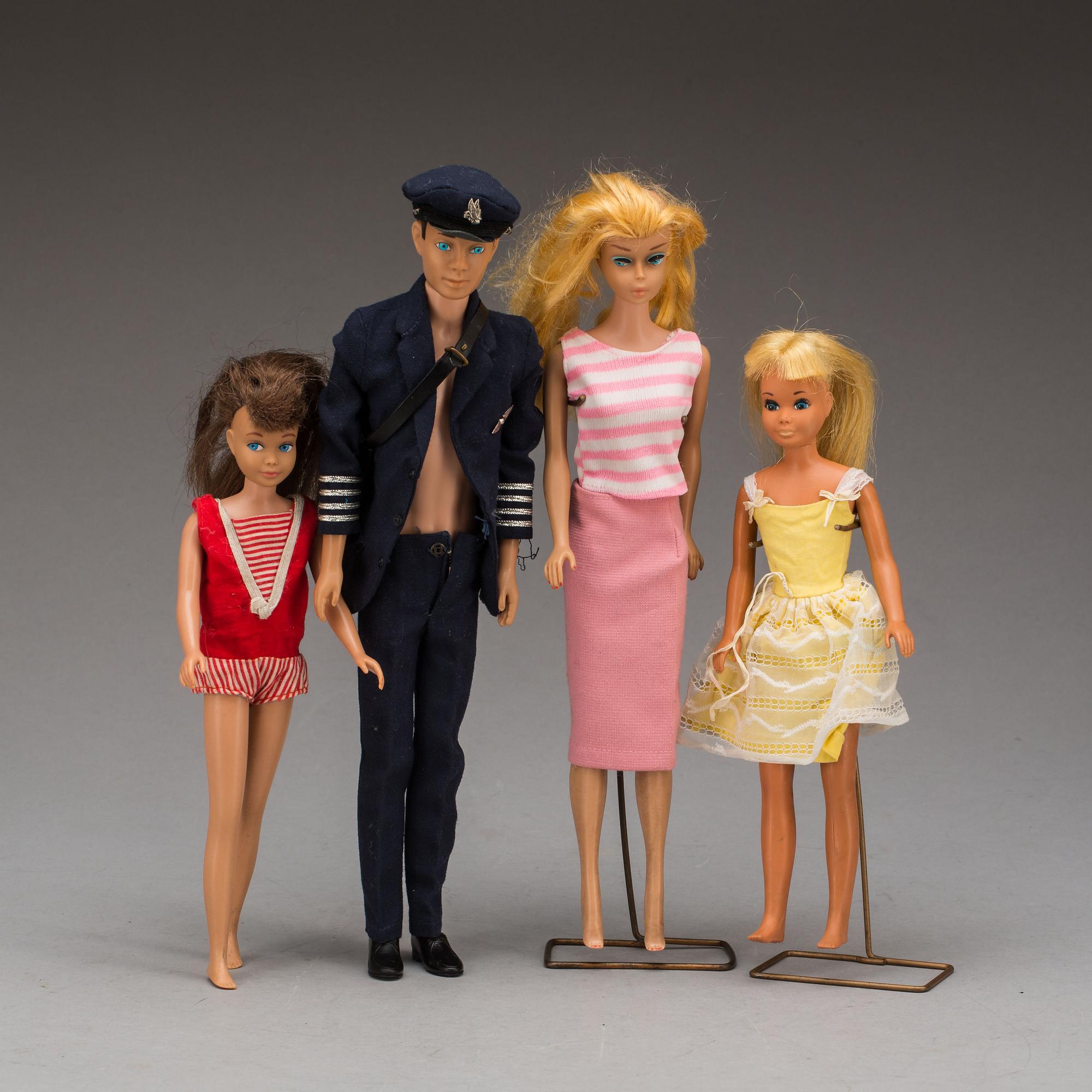 BARBIEDOCKOR, 4 st med TILLBEHÖR, Mattel, 1950/60-tal.