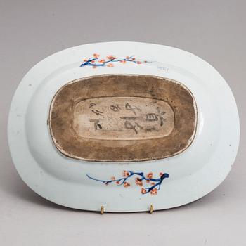 An imari dish, Qing dynasty, Qianlong (1736-95). Set in a frame.