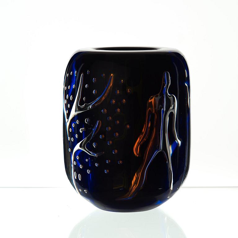 Vicke Lindstrand, an 'Ariel' glass vase, 'Adam and Eve', Orrefors 1939.