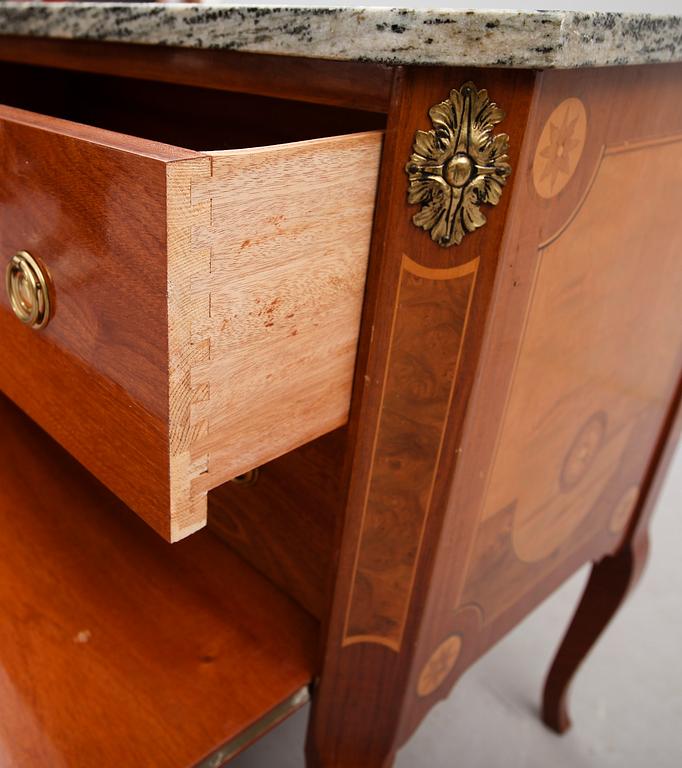 BYRÅ, gustaviansk stil, 1900-talets andra hälft.