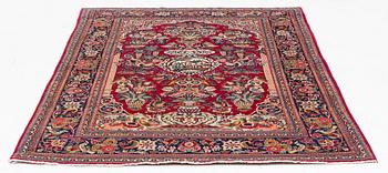 A semi-antique Keshan rug, ca 193 x 133 cm.