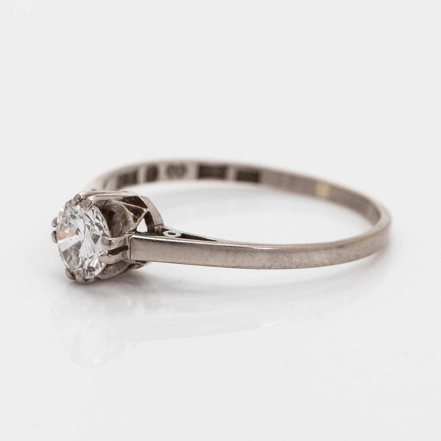 Ring, 18K vitguld med briljantslipad diamant.