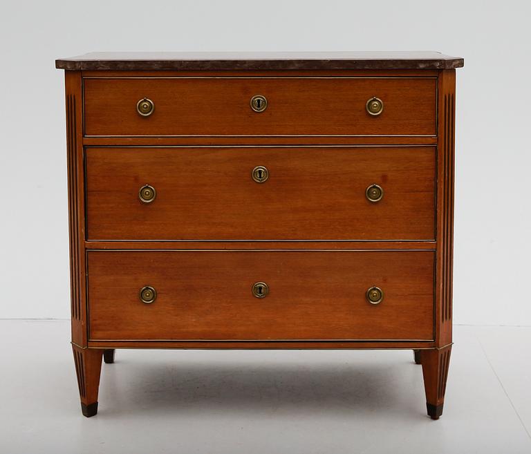BYRÅ, gustaviansk stil, sent 1800-tal.