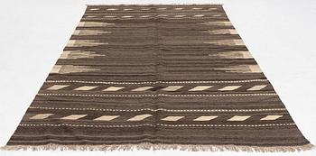 A kilim carpet, c. 292 x 198 cm.