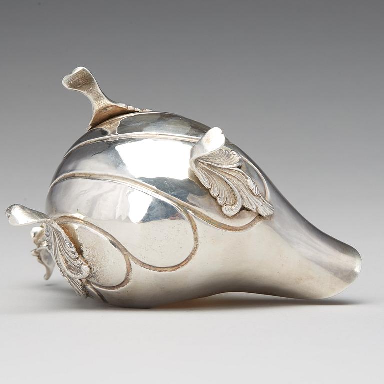 Isak Sauer, gräddsnäcka, silver, Stockholm 1766. Rokoko.