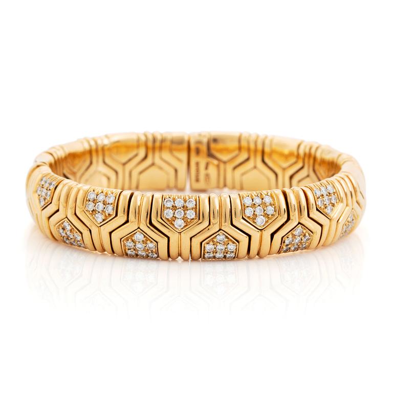 An 18K gold Bulgari bracelet set with round brilliant-cut diamonds.