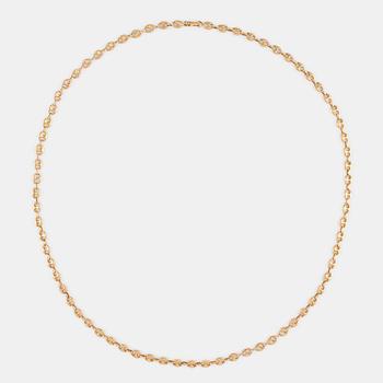 An 18K gold necklace.