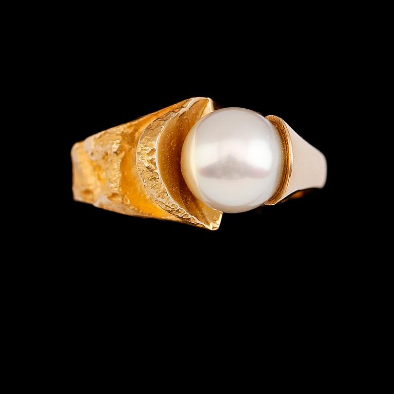 RING, 14 k guld, Lapponia, Björn Weckström, Finland 1993, pärla. Vikt 7 g.