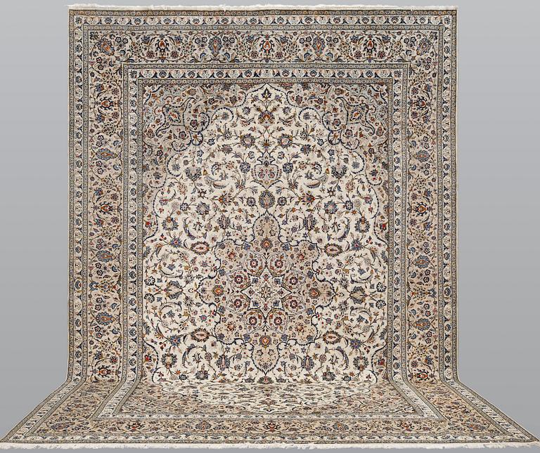 A Keshan carpet, approx. 504 x 348 cm.