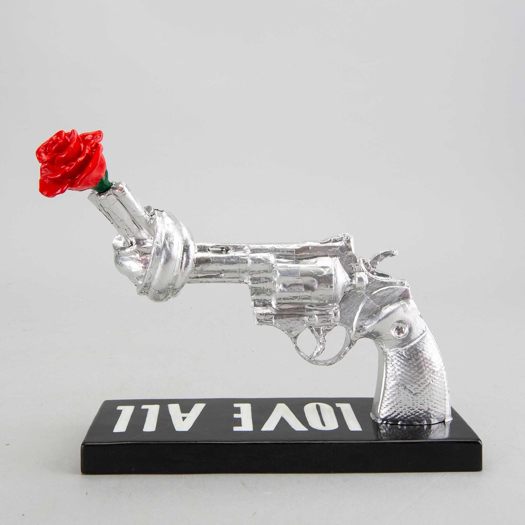 Carl Fredrik Reuterswärd,  Non-Violence Project Foundation skulptur 2015.
