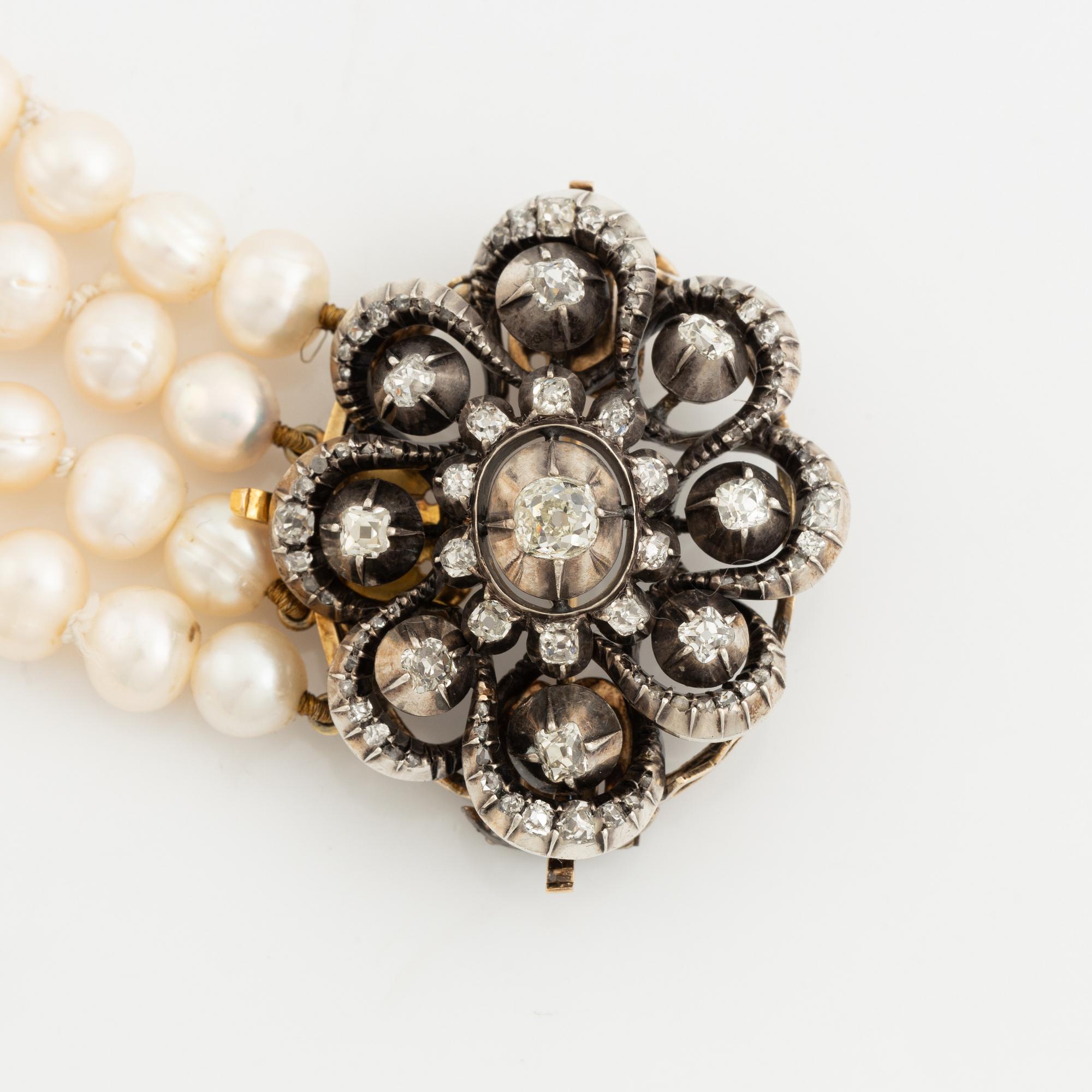 Collier/brooch, four-stranded with cultured pearls, clasp with old-cut diamonds.