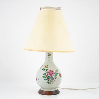 A famille rose export porcelain vase, turned into a table lamp, Qing dynasty, Qianlong (1736-95).
