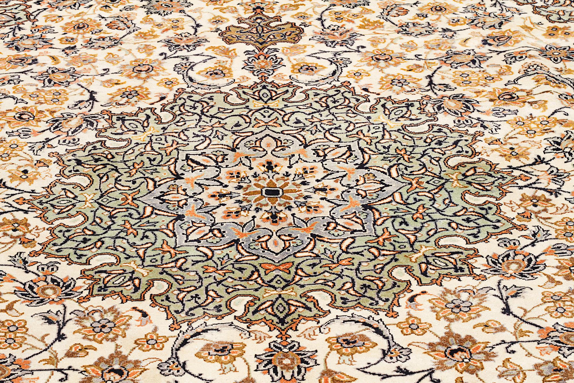 MATTA, Yazd, 410 x 282 cm.