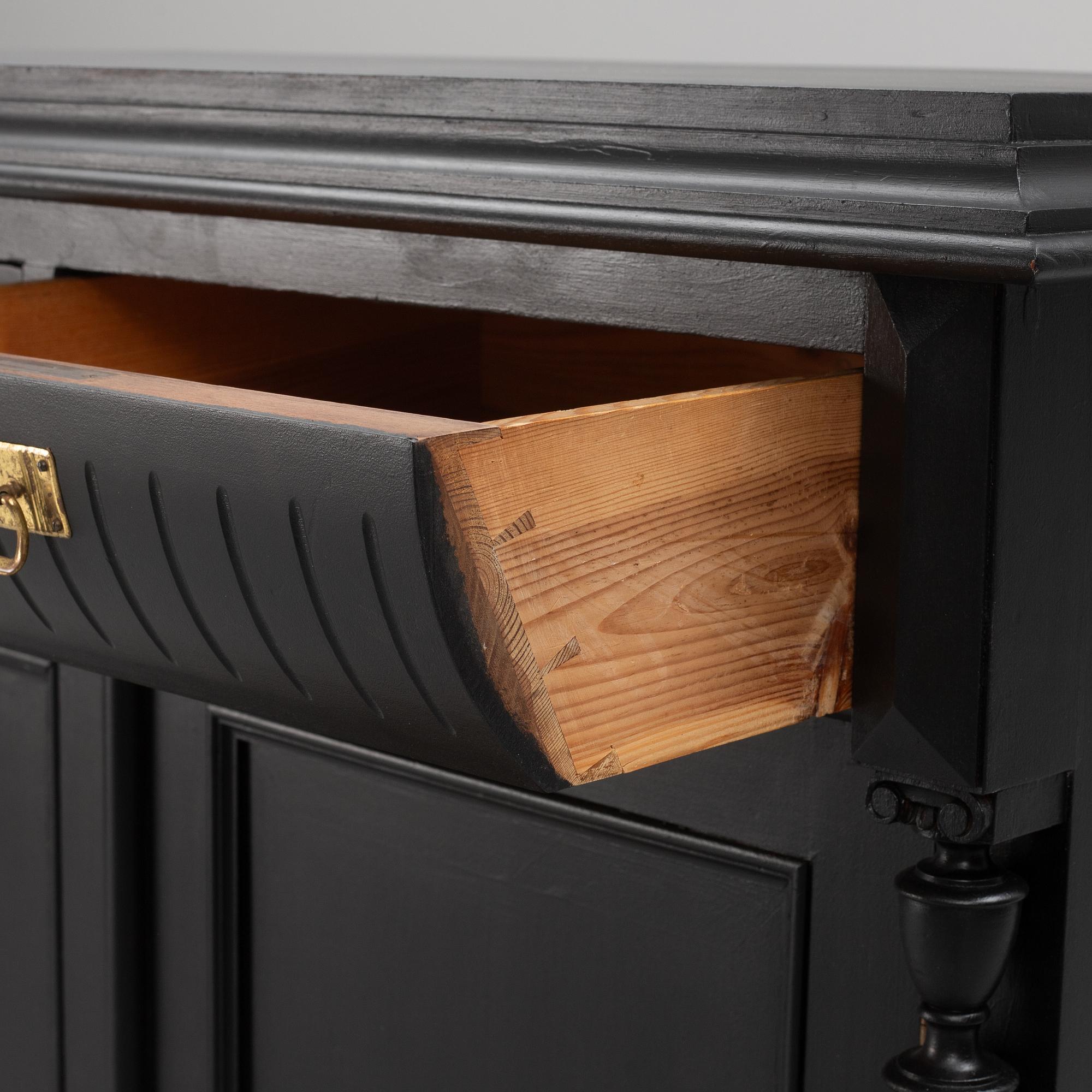 Sideboard/skänk omkring 1900.