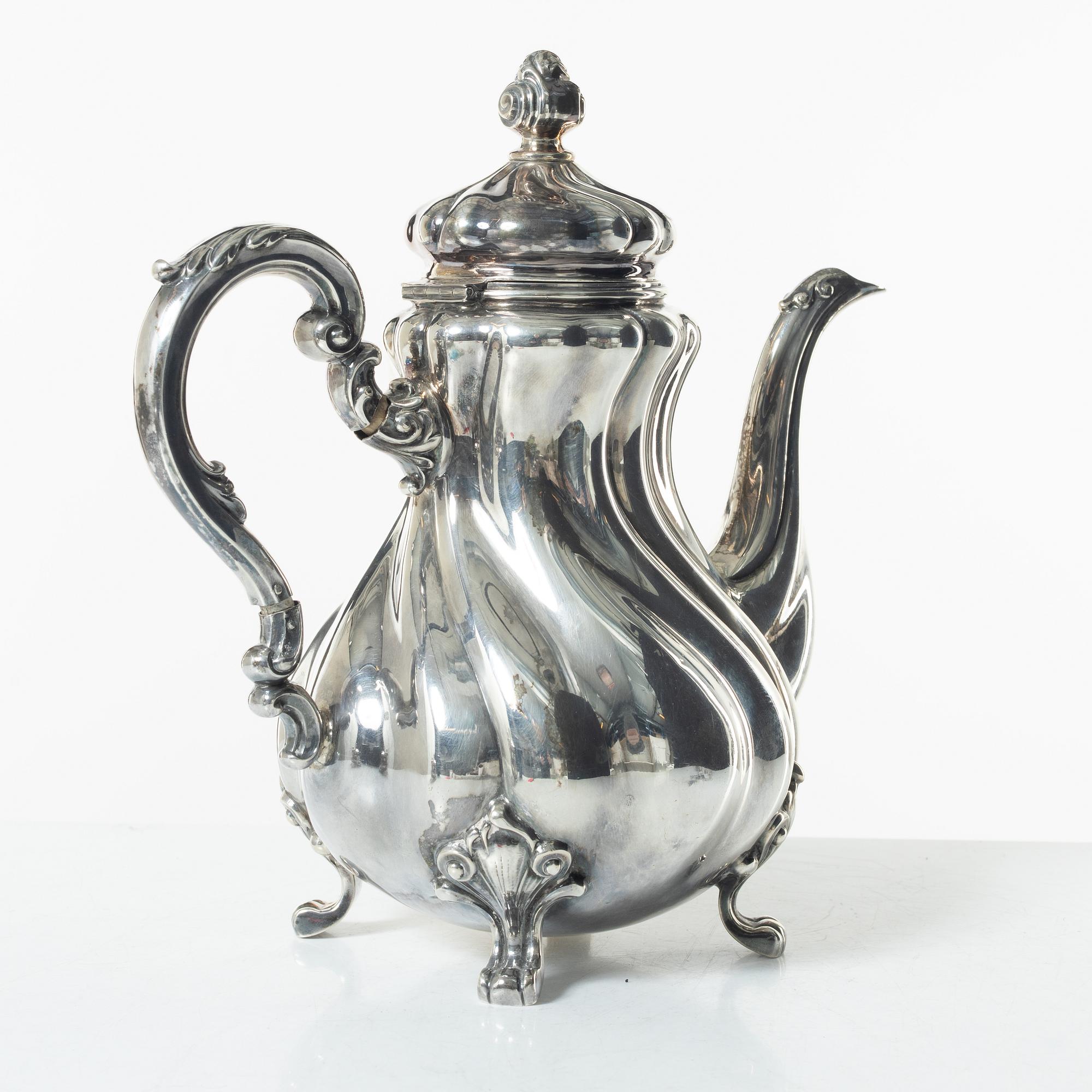 A Norwegian silver Rococo style coffee pot, cream jug, and sugar bowl, Norsk Filigransfabrikk, Oslo circa 1920.