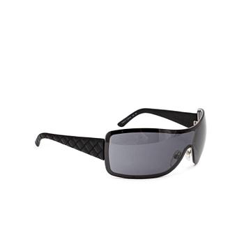 524. CHANEL, a pair of sunglasses.