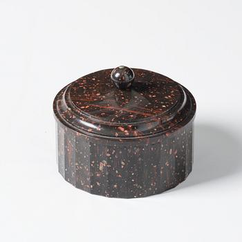 A Swedish Empire 'Rännås' porhyry butter box with cover, Älvdalen, early 19th century.