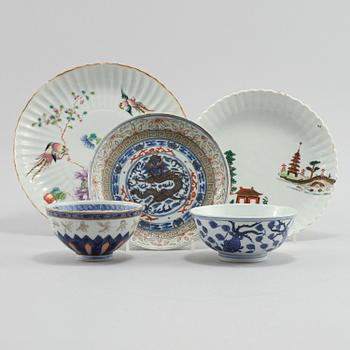 TALLRIKAR, 3 st samt SKÅLAR, 2 st, porslin, Kina, 1800-/1900-tal.