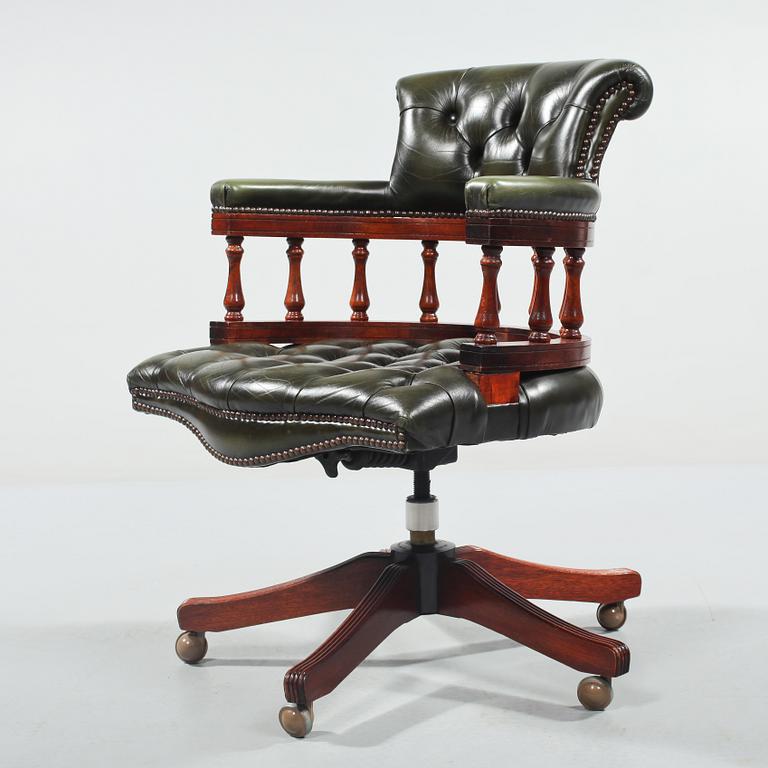 SKRIVBORDSSTOL, engelsk stil, 1900-talets andra hälft.