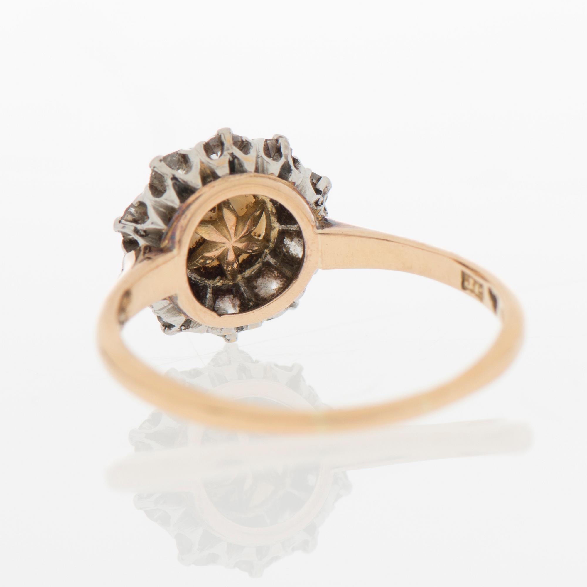 A RING, cultured pearl, old cut diamonds, 18K gold. - Bukowskis