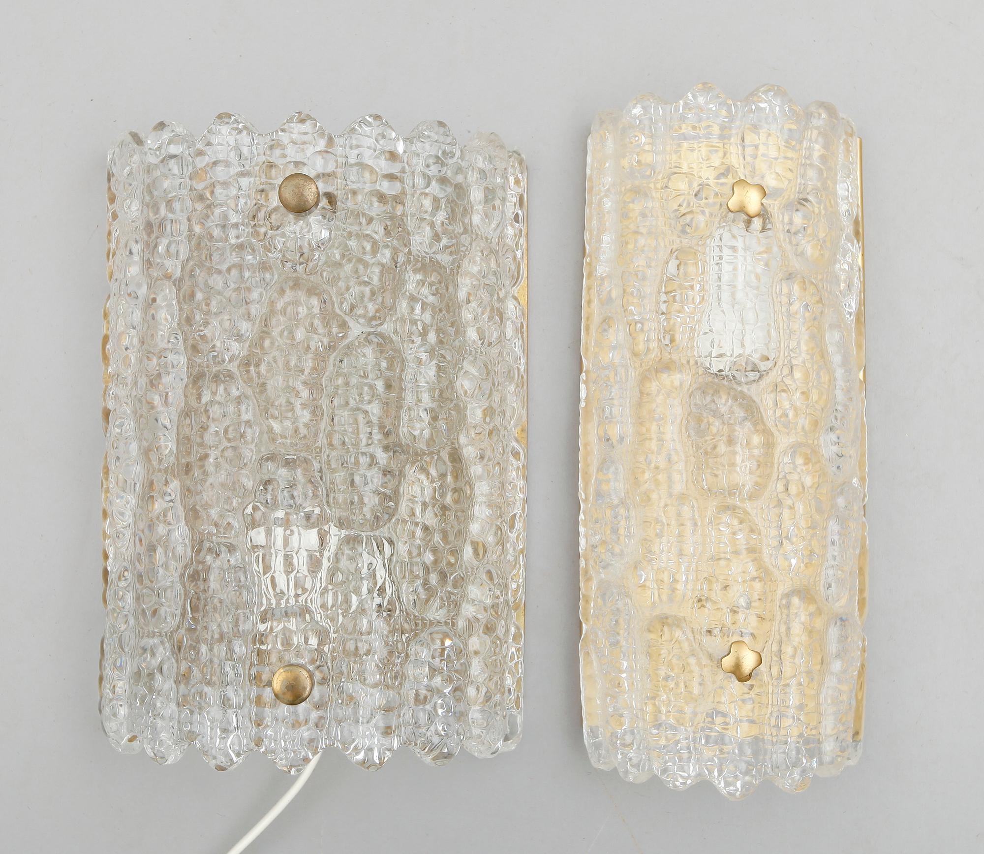 VÄGGLAMPOR, 2 st, sannolikt Carl Fagerlund, Orrefors, 1900-talets mitt.