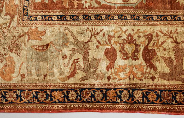 ANTIQUE SILK TABRIZ FIGURAL. 235 x 165 cm (as well as 1 cm stripe patterned flat woven edge at each end).