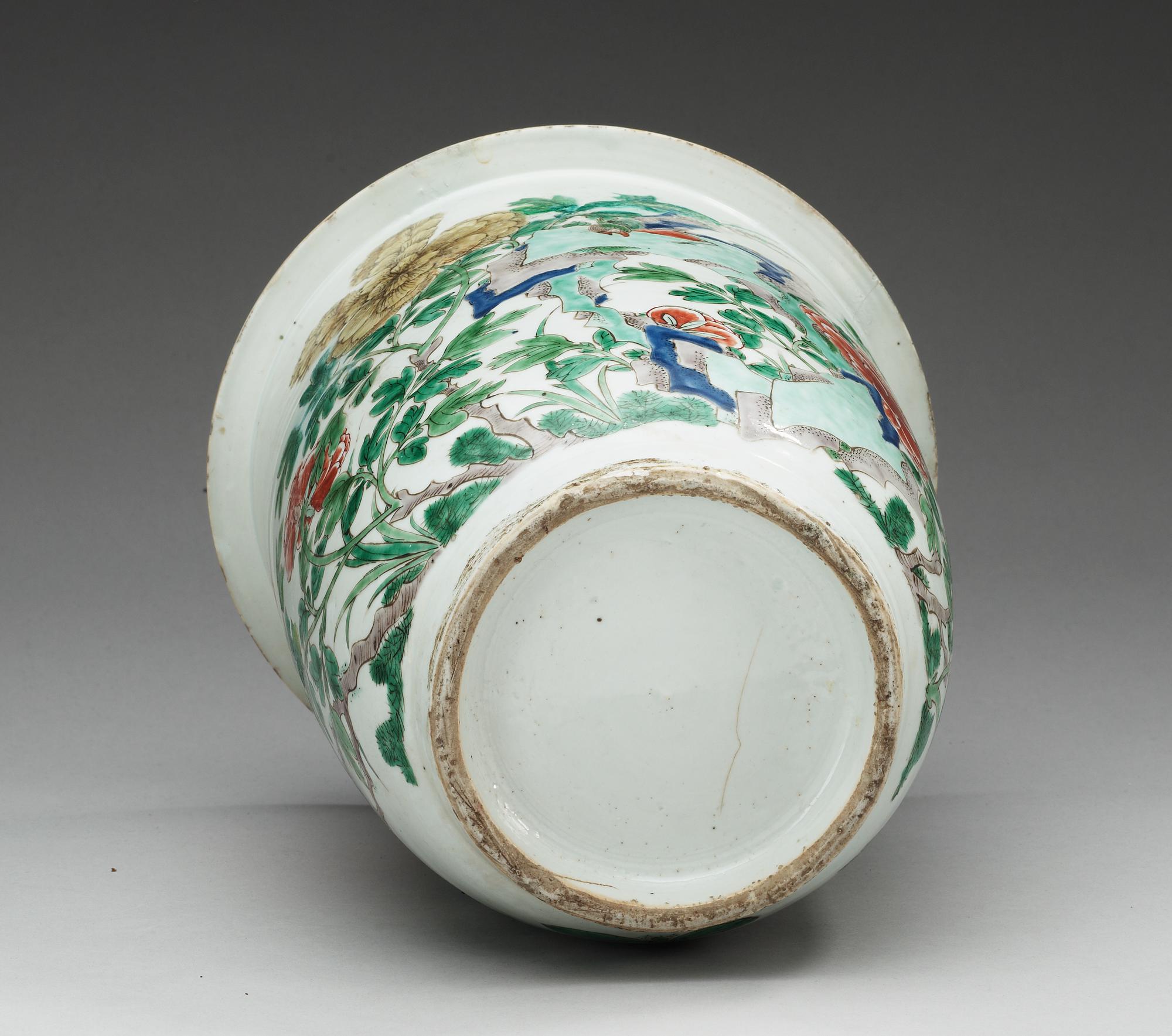 A large famille verte jardiniere, Qing dynasty, Kangxi (1662-1722).