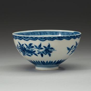 A blue and white bowl, Qing dynasty 18th century.