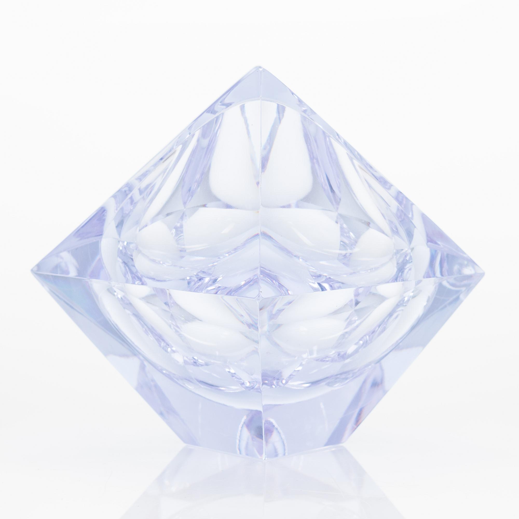 Nanny Still, an art glass, 'Prisma/Iceberg' signed Nanny Still Riihimäen Lasi OY.